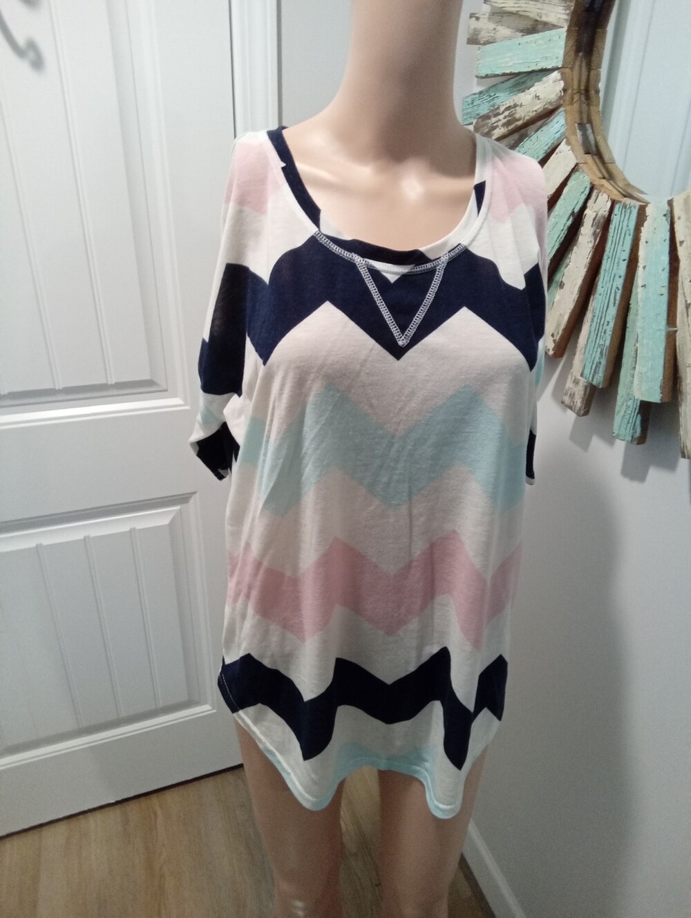 Rue 21 Size XL Long Tunic Crew Neck In Pastel Colors & Navy Blue Chevron Print